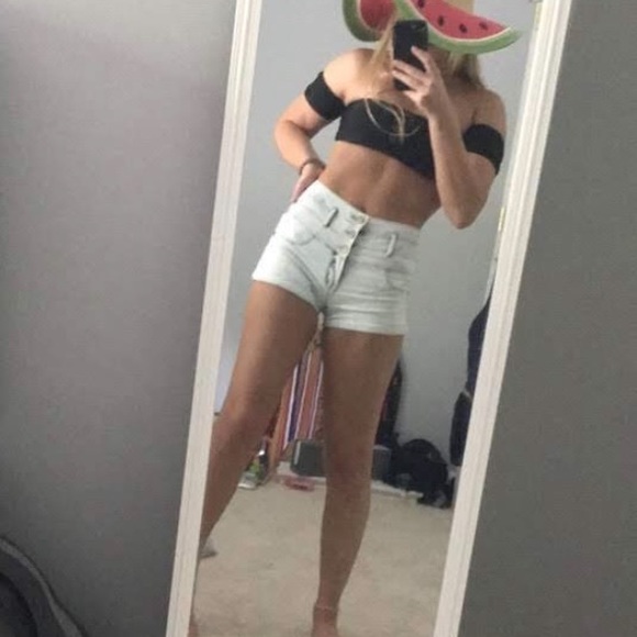 A set of high waisted shorts - Picture 10 of 12